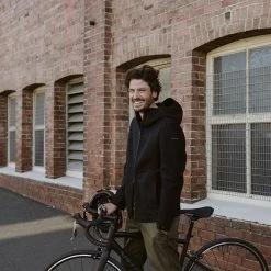 Icebreaker Felted Merino Hooded Jacket Men, Zwart -ARTILECT winkel icebreaker felted merino hooded jacket men black 27